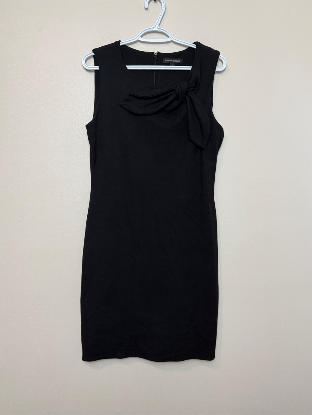 Banana Republic Black Sleeveless Bow-Accent Mini Dress size 10